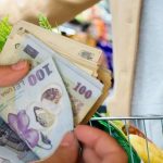 Un nou val de scumpiri la început de an. Românii sunt la capătul puterilor: „E o obrăznicie curată, ne omoară cu taxele. Rușine guvernanților”