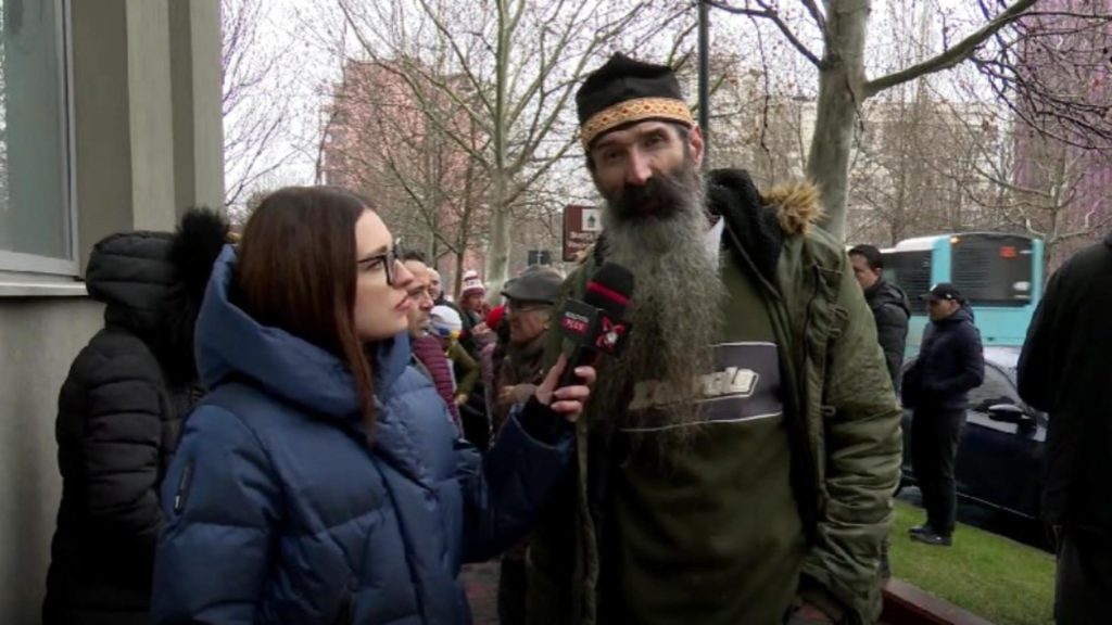 Românii vor să depună plângere împotriva anulării alegerilor. Cum au fost ținuți în fața DIICOT
