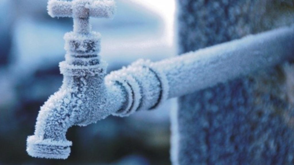 Temperatura ideală în casă care protejează instalațiile și bugetul. Cum previi înghețarea țevilor