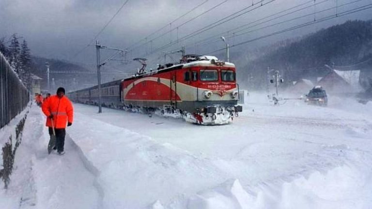 Circulația feroviară, afectată de condițiile meteo nefavorabile. Trenurile au și peste patru ore întârziere