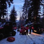 Misiune de salvare extremă în Munții Baiului. Un turist a supraviețuit unei căderi de 70 de metri cu ATV-ul
