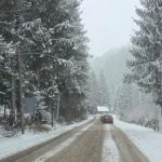 Vremea a făcut ravagii în România. Drumuri blocate în mai multe zone din țară