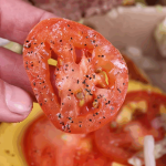 Experimente în Grădinărit: Cum o Felie de Roșie dintr-un Burger McDonald's a Generat o Recoltă Uimitoare