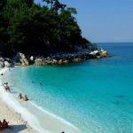Cum să ajungi în Thassos în 2026 fără a-ți distruge bugetul: Alternative accesibile pentru o vacanță de neuitat