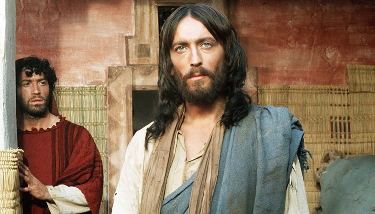 Tradiția Paștelui: Difuzarea Miniseriei „Iisus din Nazareth” și Impactul său Asupra Credincioșilor din România