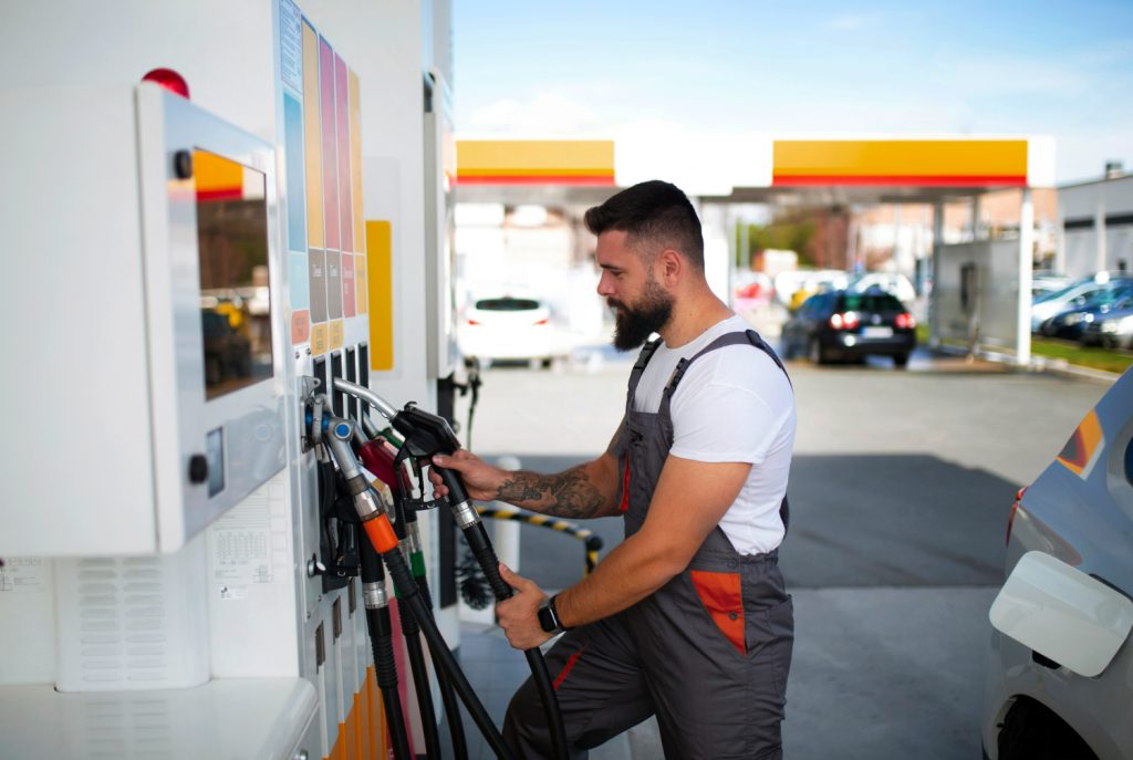 Scumpirea carburanților: impactul creșterii prețurilor la benzină și motorină asupra șoferilor români
