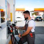 Scumpirea carburanților: impactul creșterii prețurilor la benzină și motorină asupra șoferilor români