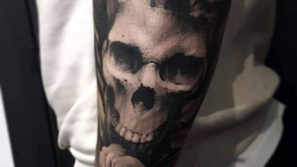 Expresia Identității prin Tatuaje și Piercinguri: Ghid Complet pentru Bucureșteni