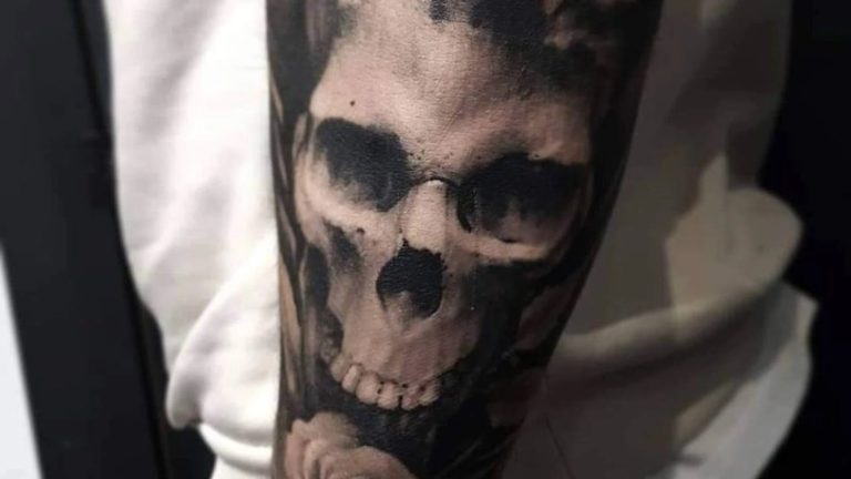 Expresia Identității prin Tatuaje și Piercinguri: Ghid Complet pentru Bucureșteni
