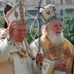 Vizita Papei Ioan Paul al II-lea în România: Un Moment Istoric de Reconectare cu Occidentul