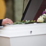 Mai mult decât un simplu ajutor: Analiza modificărilor aduse ajutorului de deces în România în 2026