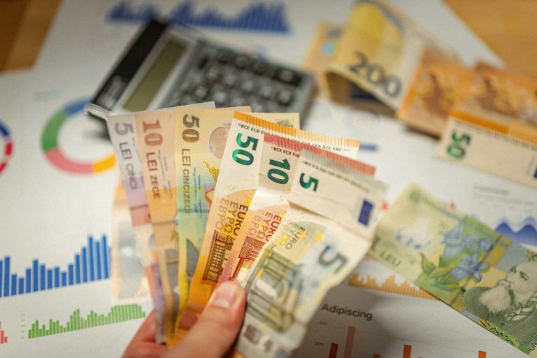 Salariile Dascălilor în 2026: O Analiză Detaliată asupra Veniturilor și Contextului Socio-Economic