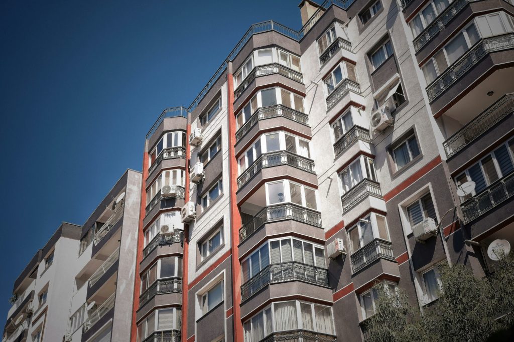 Prețul real al locuinței: Cât plătești cu adevărat când cumperi un apartament în rate