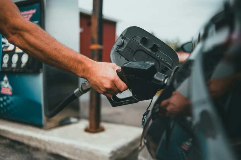 Creșterea alarmantă a prețurilor la motorină: Impactul asupra șoferilor români și perspectivele economice