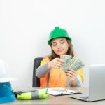 Cum a Transformat O Femeie Meseria de Montator Mobilier într-o Afacere de Succes: O Privire Asupra Muncii Flexibile