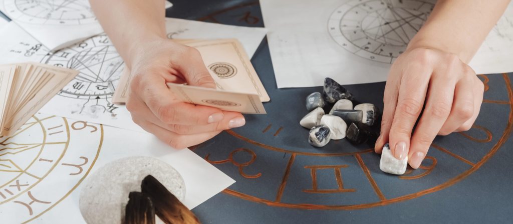 Renașterea Zodiacului: Cum Cele Patru Zodii Transformă Provocările în Oportunități După Vinerea Mare
