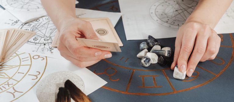 Renașterea Zodiacului: Cum Cele Patru Zodii Transformă Provocările în Oportunități După Vinerea Mare