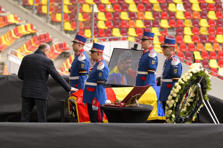 Mircea Lucescu: O Ultimă Reverie pe Treptele Bisericii Sfântul Elefterie