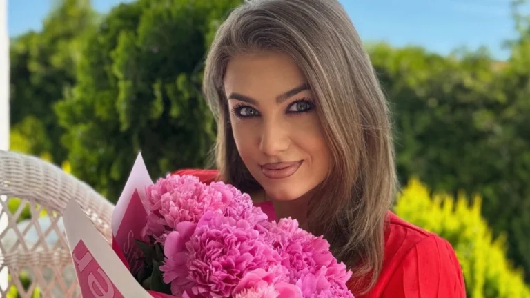 Reflecții asupra Divorțului și Regăsirii: Paștele Codruței Filip în Liniștea Părinților