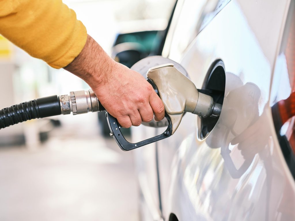 Impactul Crizei Globale Asupra Industriei de Carburanți: Cum Supraviețuiesc Patronii de Benzinării în Timpuri Difficile