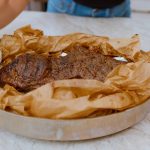 Miel Kleftiko: Tradiția Grecească Care Transformă Paștele în Festinuri Aromate