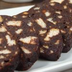 Descoperirea Rețetei Secete: Salam de Biscuiți cu Vin de Porto – O Delicatesă Portugheză
