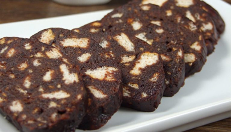 Descoperirea Rețetei Secete: Salam de Biscuiți cu Vin de Porto – O Delicatesă Portugheză