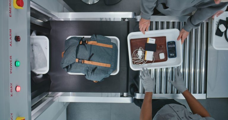 Japonia Interzice Bateriile Externe în Avioane: O Decizie Motivata de Siguranță și Implicațiile Sale