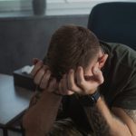 Rănile Emoționale: Mecanismele Ascunse din Spatele Reacțiilor Noastre Inexplicabile