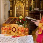 Izvorul Tămăduirii: O Analiză Profundă a Sărbătorii și Izvoarelor Făcătoare de Minuni din România