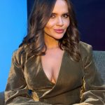 Cristina Şişcanu și lecția despre educația financiară: O analiză a valorilor contemporane