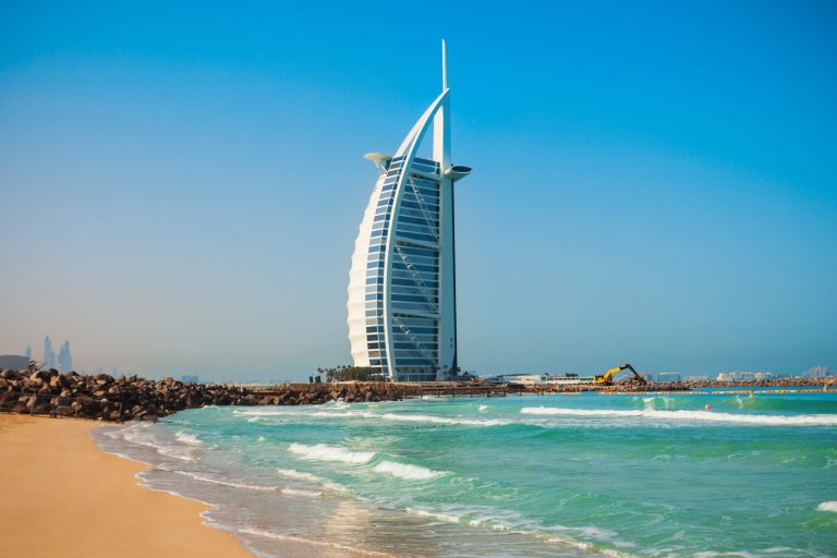 Burj Al Arab: O Renovare Simbolică în Contextul Crizei Regionale