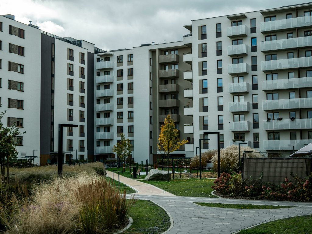 Investiții Imobiliare în București: Oportunitatea Rară de a Cumpăra un Întreg Bloc în Centrul Capitalei