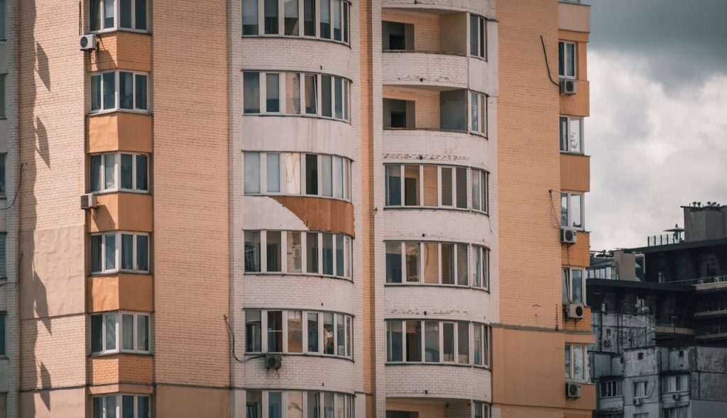 Interzicerea centralelor de apartament în România: un pas necesar spre un mediu mai curat