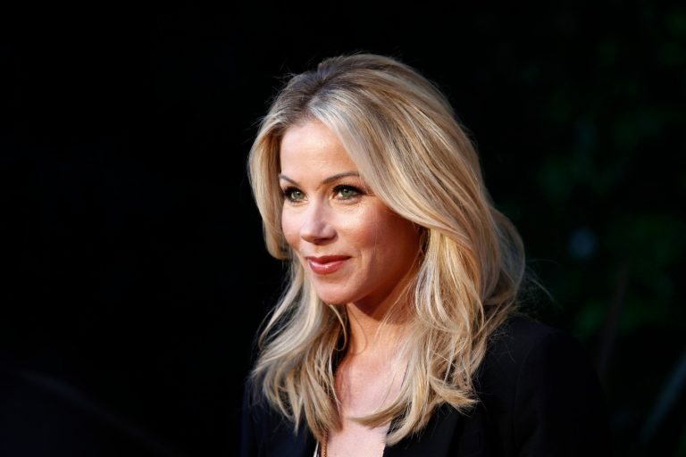 Christina Applegate: Lupta cu scleroza multiplă și impactul acestei boli devastatoare asupra vieții sale