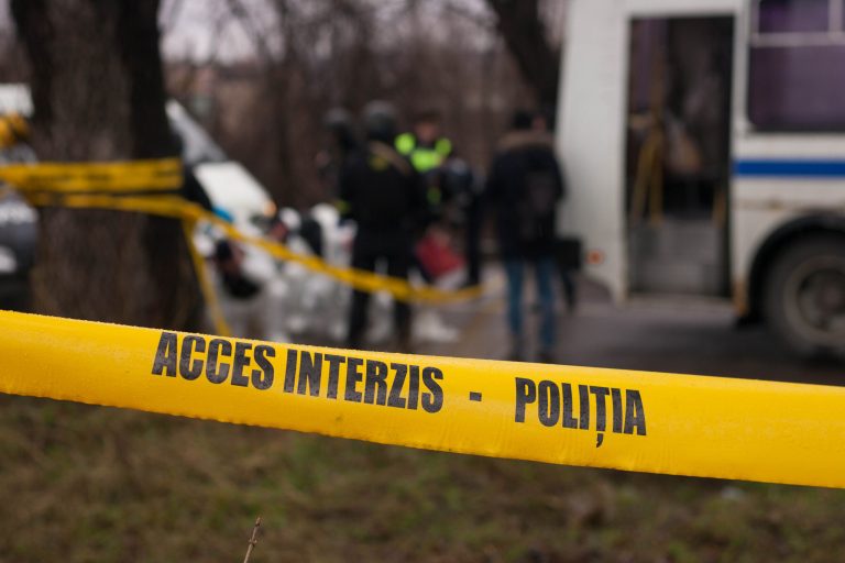 Tragedie în Pitești: O femeie de 47 de ani găsită moartă în toaleta unei biserici - O analiză a circumstanțelor și implicațiilor sociale
