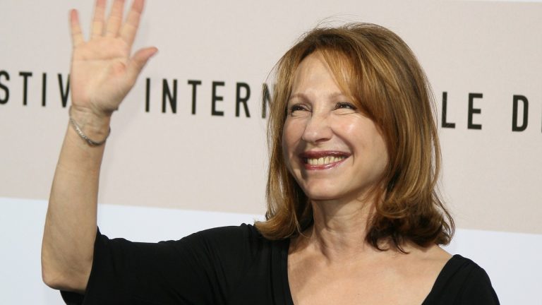 Moartea actriței Nathalie Baye: O pierdere profundă pentru cinematografia franceză și o invitație la reflecție asupra demenței cu corpi Lewy