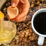 Cafeaua cu gălbenuș de ou: Trendul viral și riscurile asociate sănătății