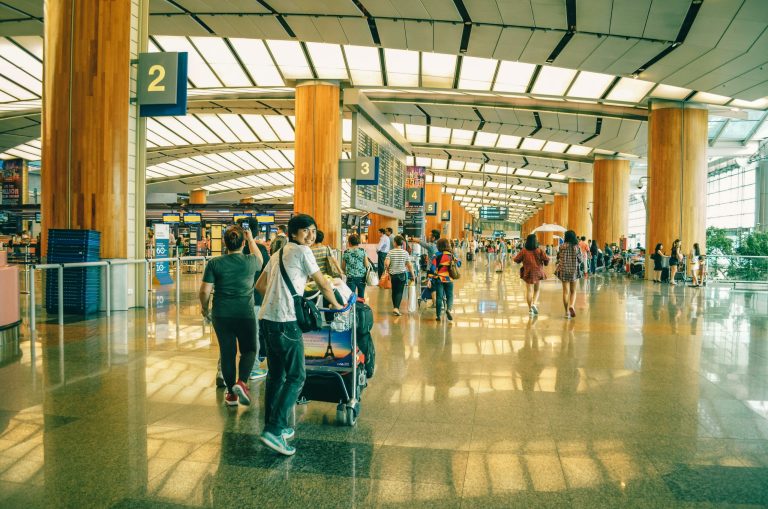 Cele mai sigure țări pentru femeile călătoare: O analiză detaliată a destinațiilor ideale pentru vacanțe solo în 2026