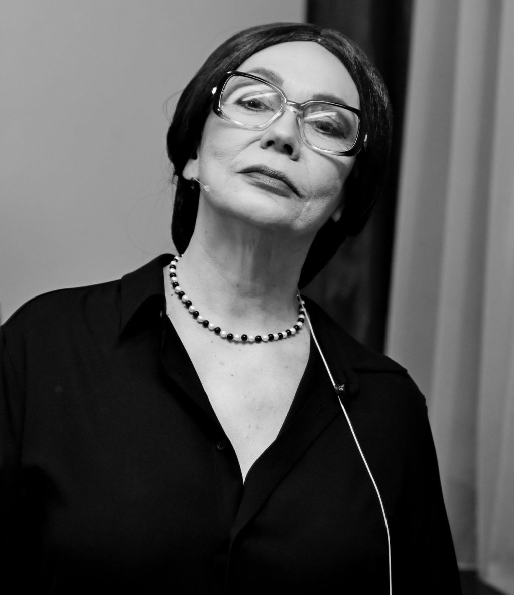 Oana Pellea și Lupta pentru Memoria Tatălui: O Analiză a Exploatării Comerciale a Imaginilor Celebre