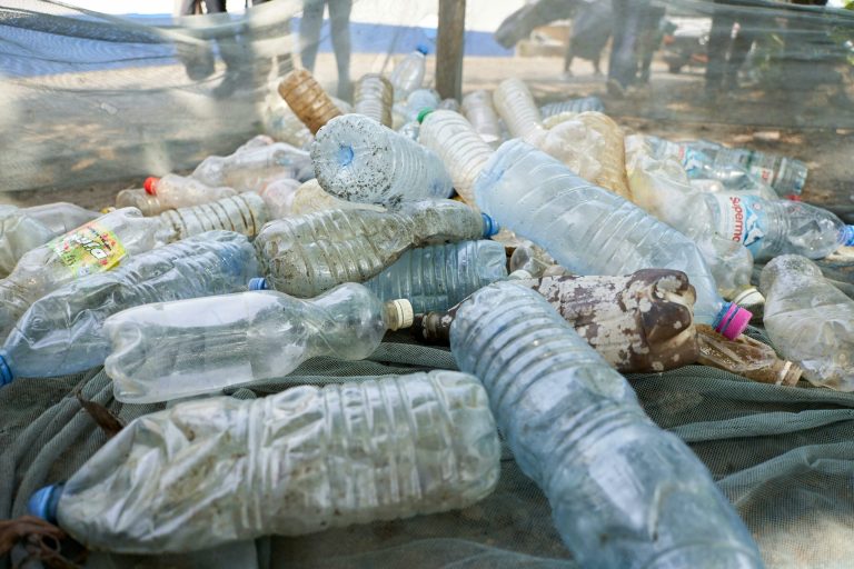 De ce reciclarea plasticului eșuează: O analiză detaliată a problemelor și soluțiilor posibile