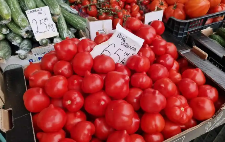 Roșiile românești în 2026: Prețuri record și impactul vremii asupra agricultorilor