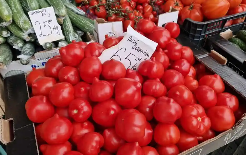 Roșiile românești în 2026: Prețuri record și impactul vremii asupra agricultorilor