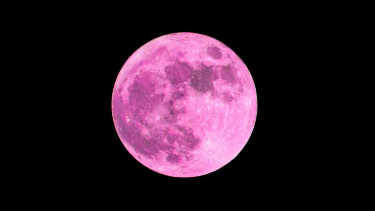 Luna Roz: O Privire Detaliată Asupra Fenomenului Astronomic și Impactul Său Cultural
