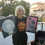 Tony Rivers: O Legendă a Muzicii Britanice Ne-a Părăsit – O Privire Asupra Impactului său în Industria Muzicală