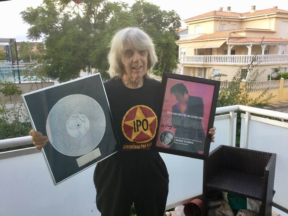 Tony Rivers: O Legendă a Muzicii Britanice Ne-a Părăsit – O Privire Asupra Impactului său în Industria Muzicală
