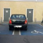 Amendă drastică pentru parcarea nelegală pe locurile destinate persoanelor cu handicap în București: Implicații și Perspective
