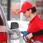 Scăderi și Creșteri în Piața Carburanților: Analiza Prețurilor Benzinei și Motorinei în România