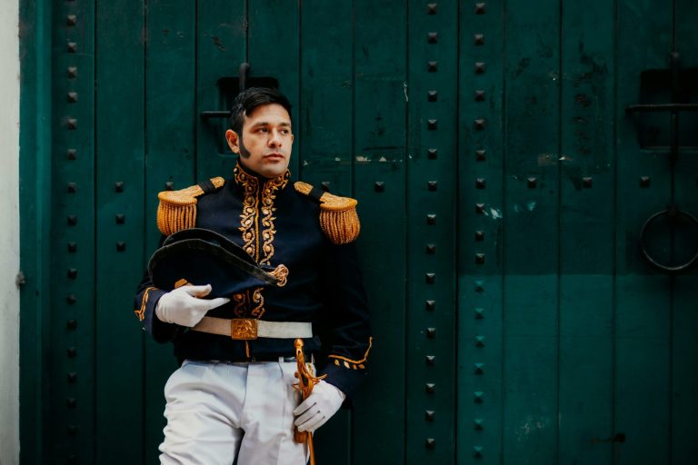 Descoperirea Pălăriei din Exil a lui Napoleon: O Călătorie în Istorie și Impactul său Cultural