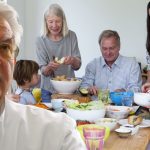 Greșelile alimentare ale românilor la masa de prânz: Impactul asupra sănătății și productivității